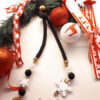 Γούρι χριστουγεννιάτικο κορδόνι μαύρο με λευκές ξύλινες νιφάδες χιονιού ,κρυστάλλινες,βελούδινες χάντρες με επιχρυσωμένο δέντρο ζωής και πέταλο